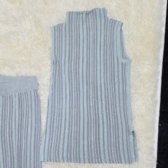 House of Harlow 1960 Gray Wide Leg Set - Picture 4 of 7